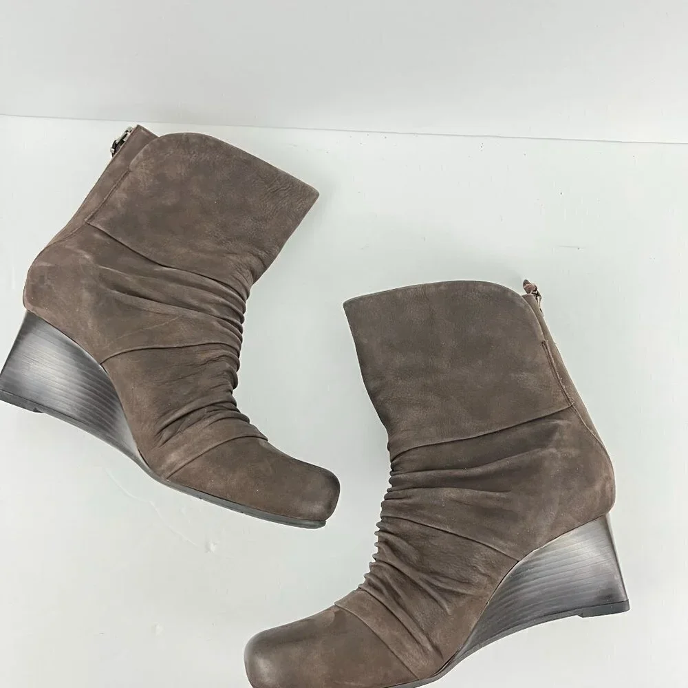 Earthies Chelsea Brown Suede Wedge Boots Size 10 M - Picture 14 of 16